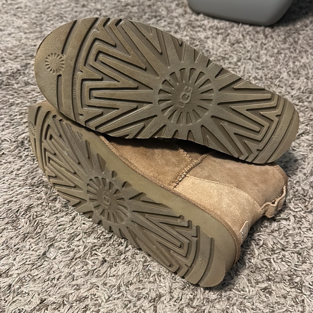 UGG Classic Mini II Boot - Picture 6 of 8